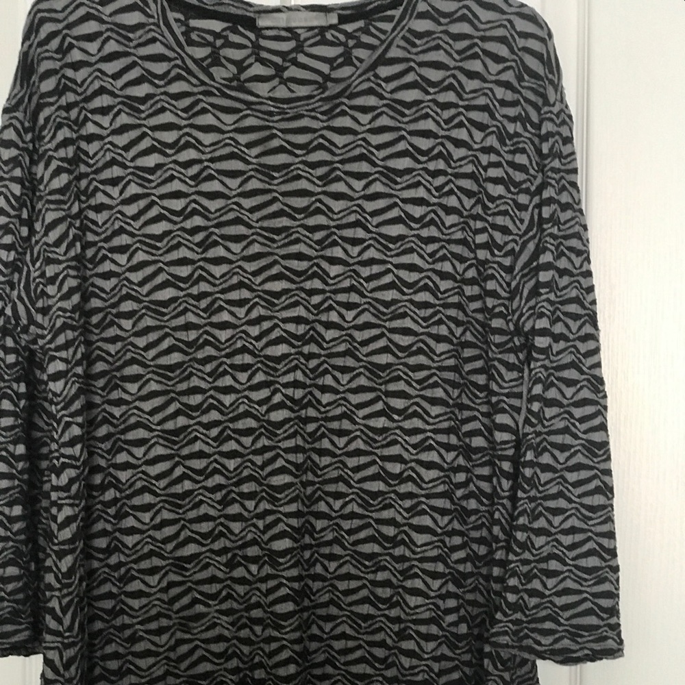 Stylish knit top.  1X